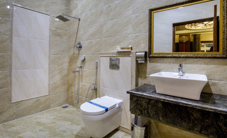 Luxury Suite, Multiple Beds, Non Smoking | Bathroom | Free toiletries, hair dryer, towels