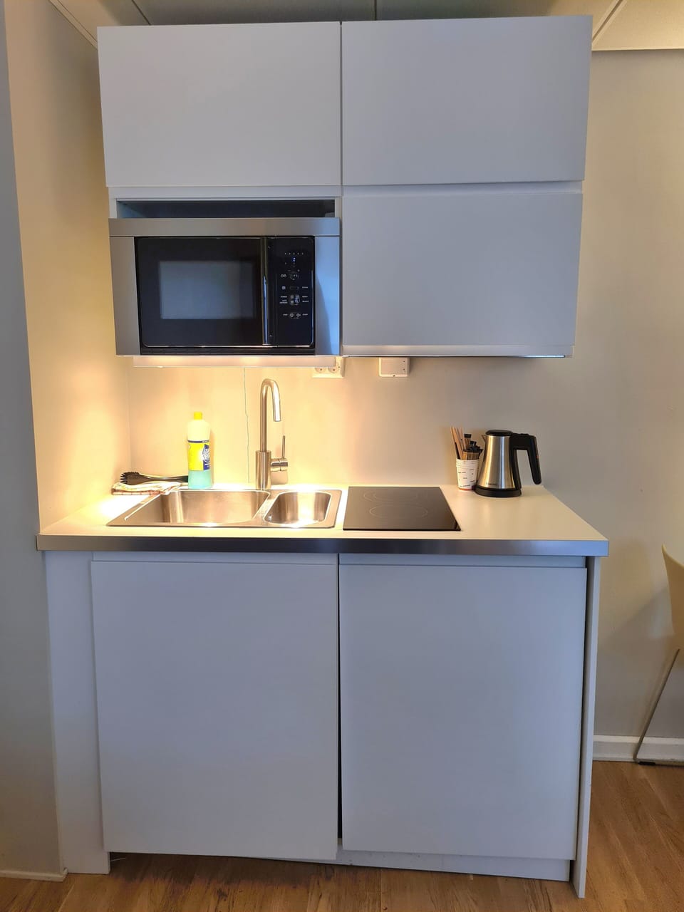 Standard Apartment, 2 Twin Beds, Non Smoking | Private kitchenette | Fridge, electric kettle