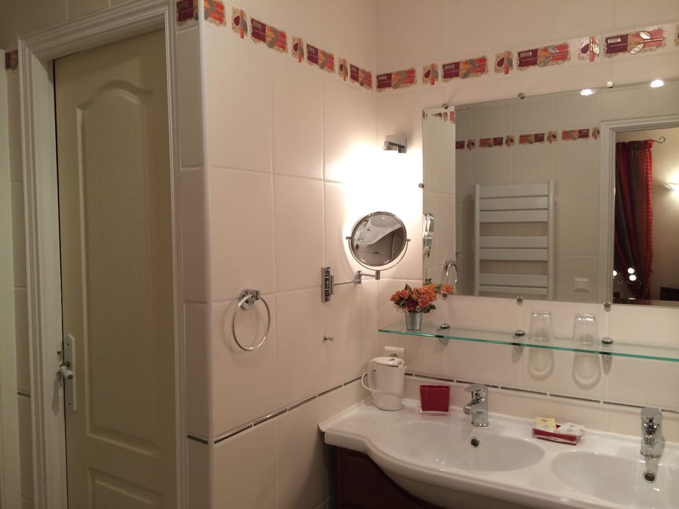 Double Room | Bathroom sink