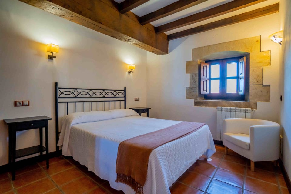 Superior Apartment, 2 Bedrooms | Blackout drapes, free WiFi, bed sheets
