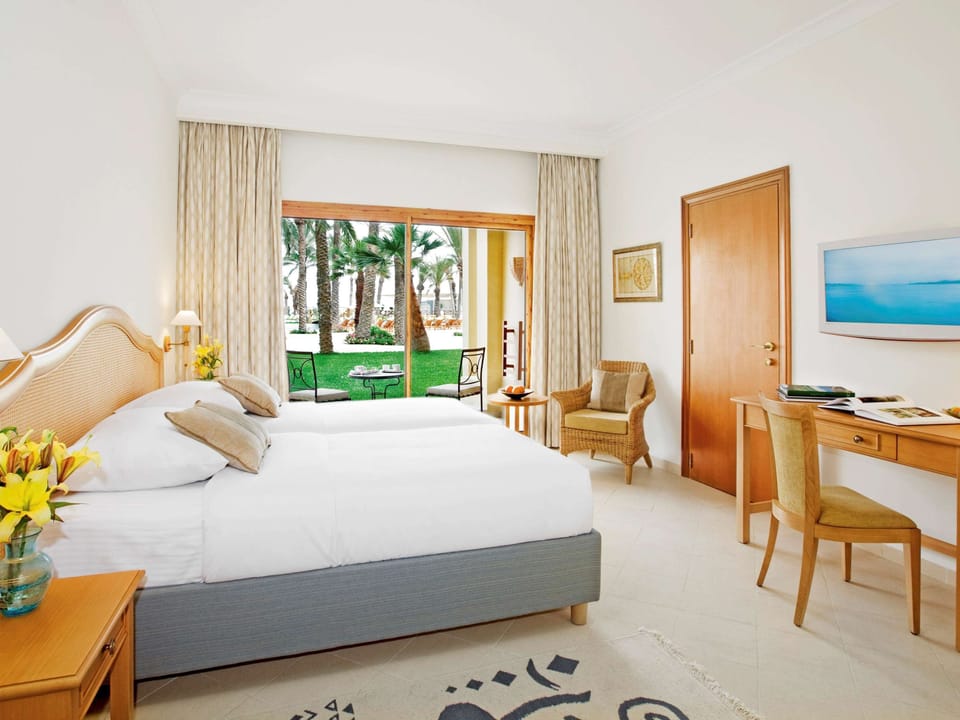 Premium bedding, minibar, in-room safe, desk