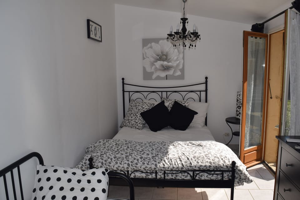 Comfort Studio, Non Smoking (Belle Epoque) | Individually decorated, individually furnished, blackout drapes