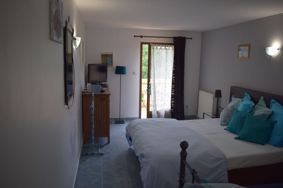Comfort Room, Non Smoking (Terre d'Ovalie) | Individually decorated, individually furnished, blackout drapes