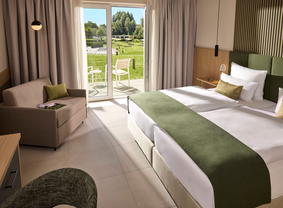 Hypo-allergenic bedding, minibar, in-room safe, individually furnished