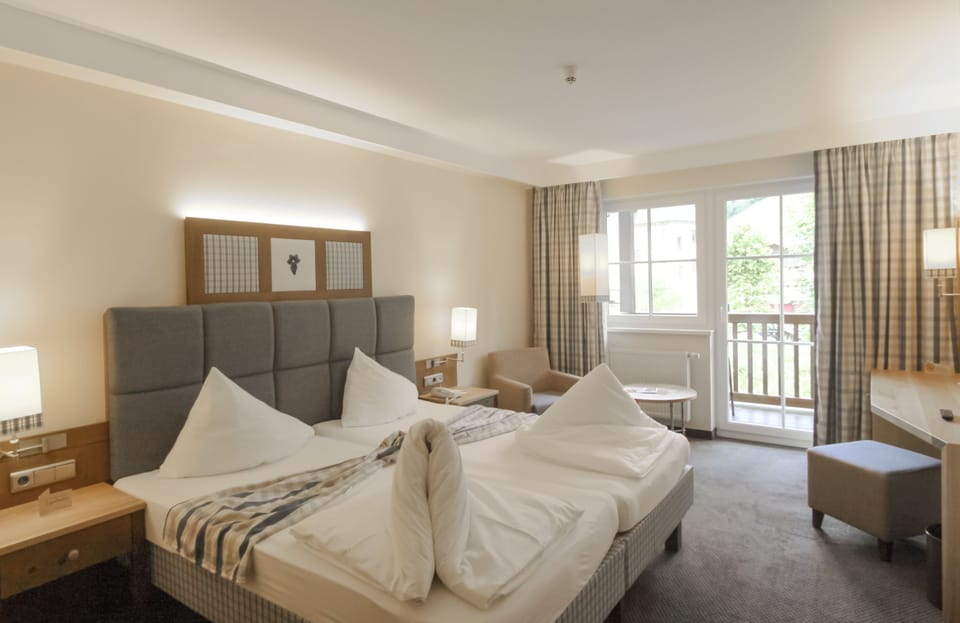 Hypo-allergenic bedding available, in-room safe, desk, blackout drapes