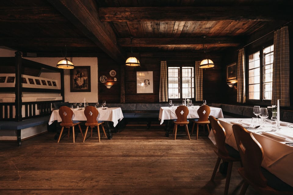 2 restaurants; breakfast, lunch, and dinner served