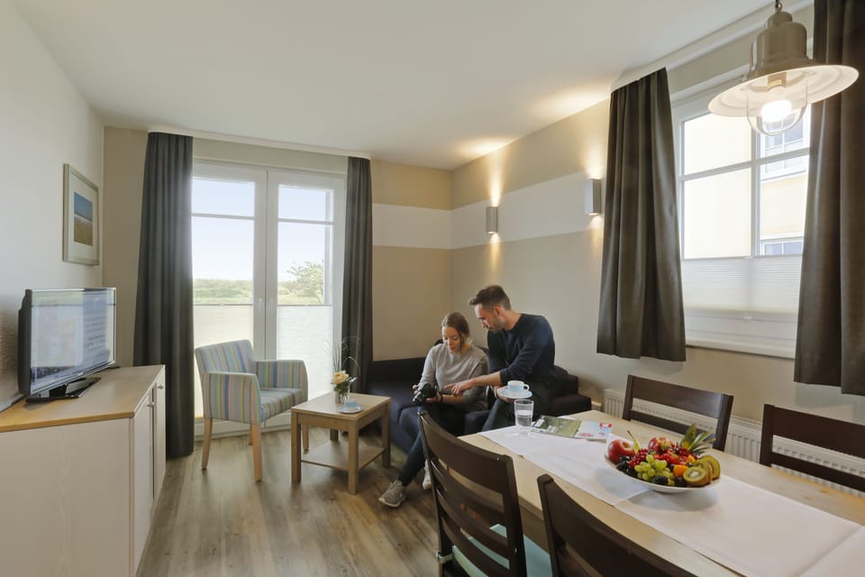 Flat-screen TV, table tennis