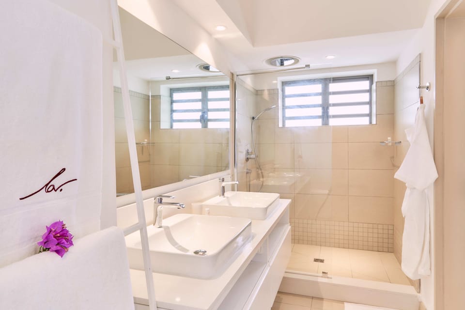2 bedroom Suite | Bathroom | Shower, rainfall showerhead, free toiletries, towels