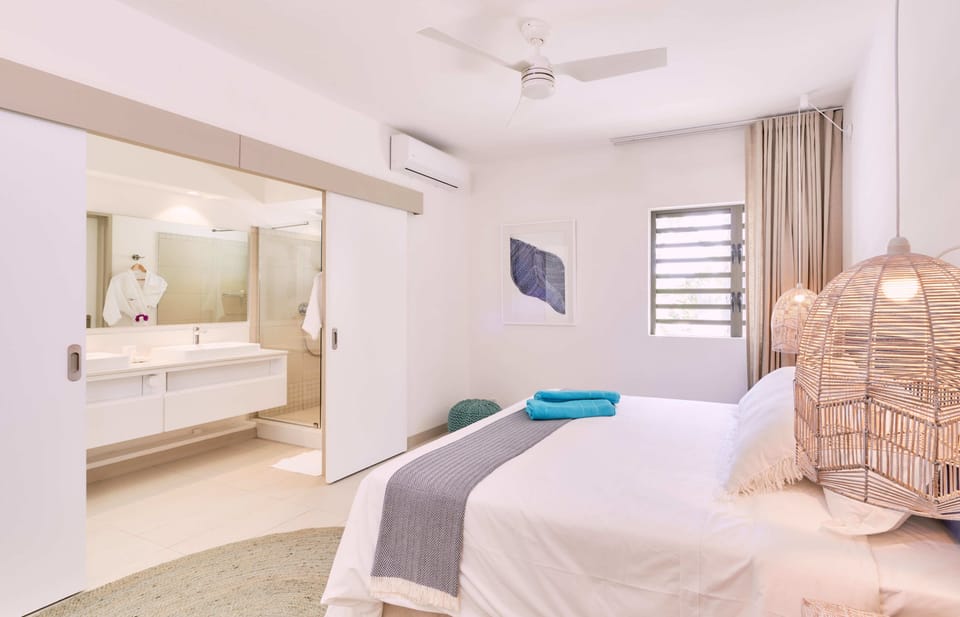 2 bedroom Suite | In-room safe, iron/ironing board (on request), WiFi (free), bed sheets