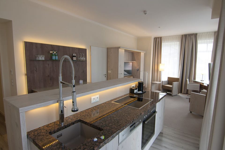 Suite | Private kitchen | Coffee/tea maker, electric kettle