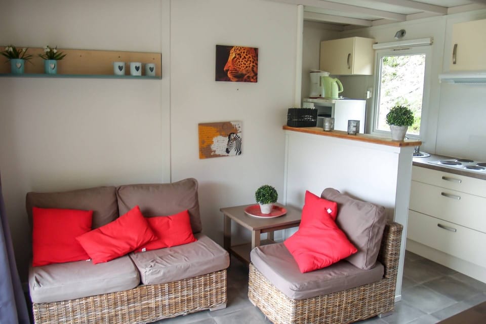 Chalet, 2 Bedrooms | Living area