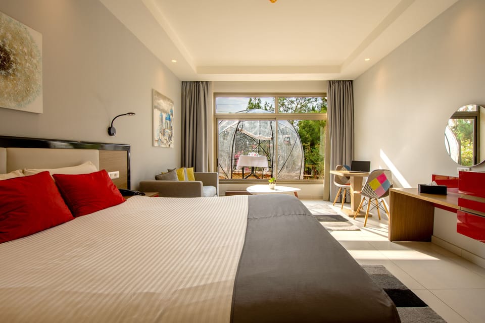 Junior Suite, 1 King Bed, Patio | 1 bedroom, Egyptian cotton sheets, premium bedding, in-room safe