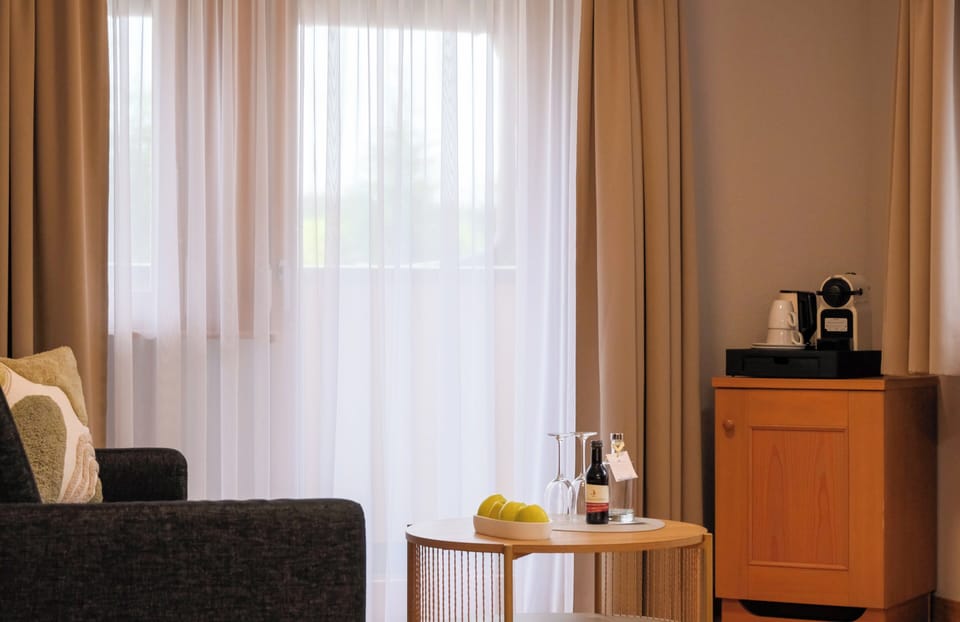 Comfort Double Room | Hypo-allergenic bedding available, minibar, in-room safe, desk