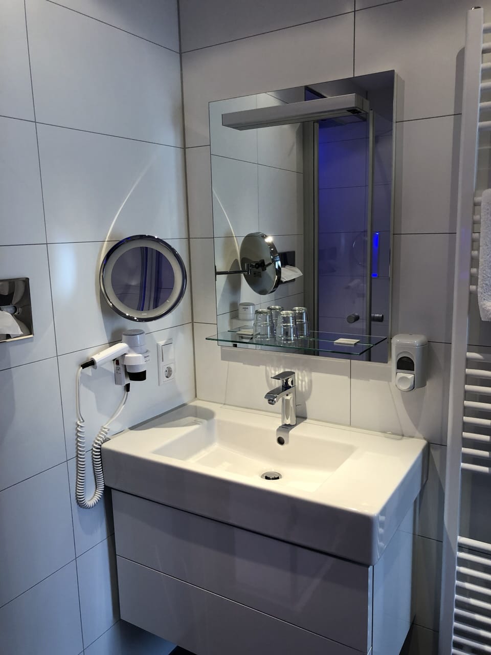 Standard Double Room | Bathroom | Hair dryer, bathrobes, towels
