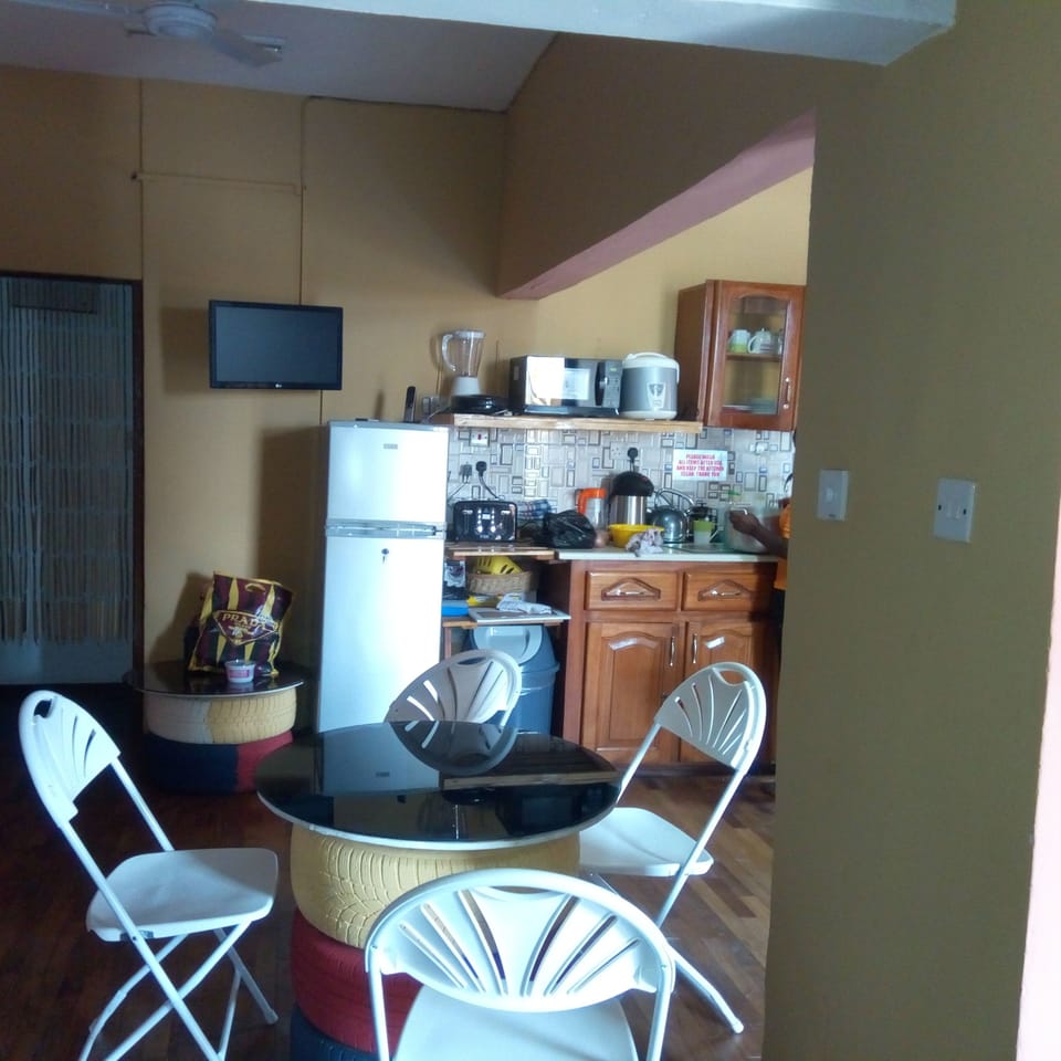 Shared fridge, shared microwave, oven, stovetop