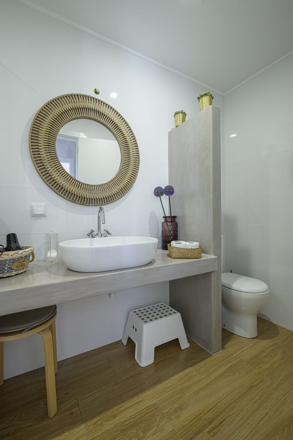 Family Studio Suite, Private Bathroom | Bathroom | Shower, rainfall showerhead, hair dryer, towels