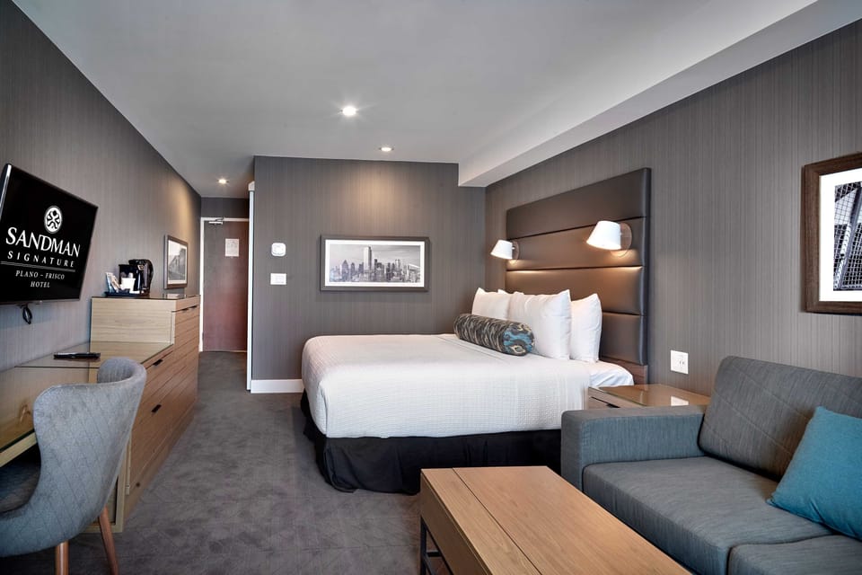 Standard Room, 1 King Bed with Sofa bed | Premium bedding, in-room safe, desk, laptop workspace