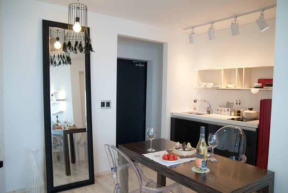 Deluxe Double Room (A) | In-room dining