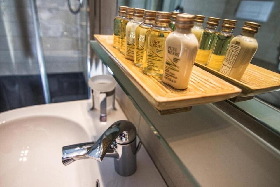 Free toiletries, bidet