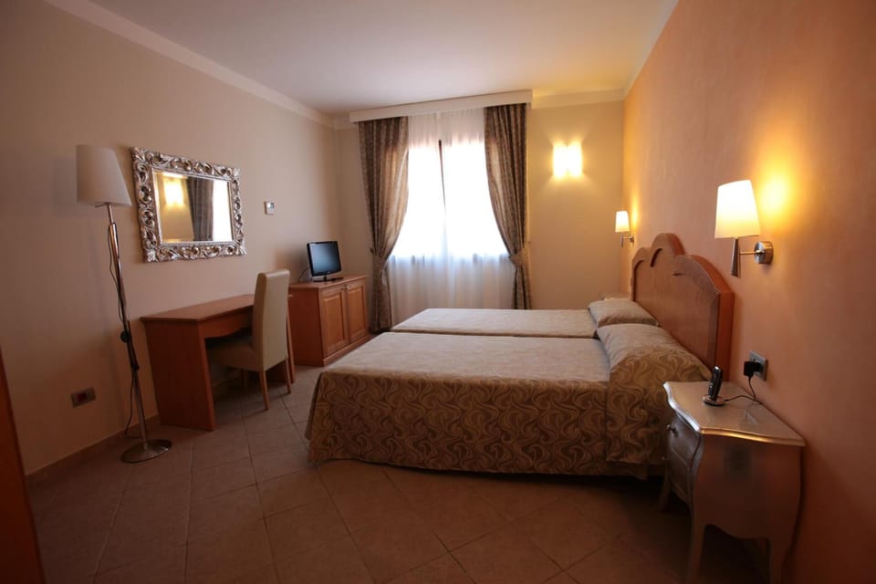 In-room safe, soundproofing