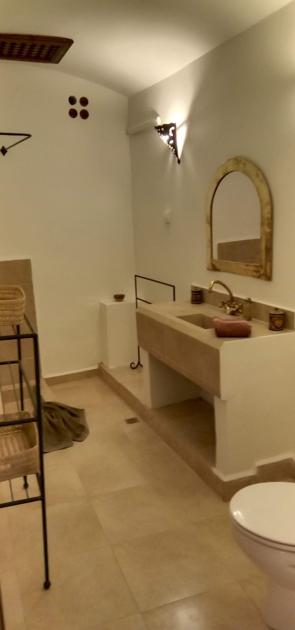 Basic Room, 1 Bedroom | Bathroom | Shower, rainfall showerhead, hair dryer, towels
