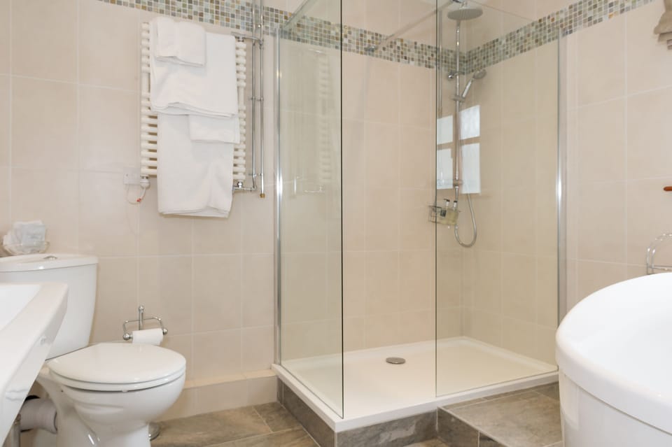 Superior Room (Courtyard Super King) | Bathroom | Shower, designer toiletries, hair dryer, bathrobes