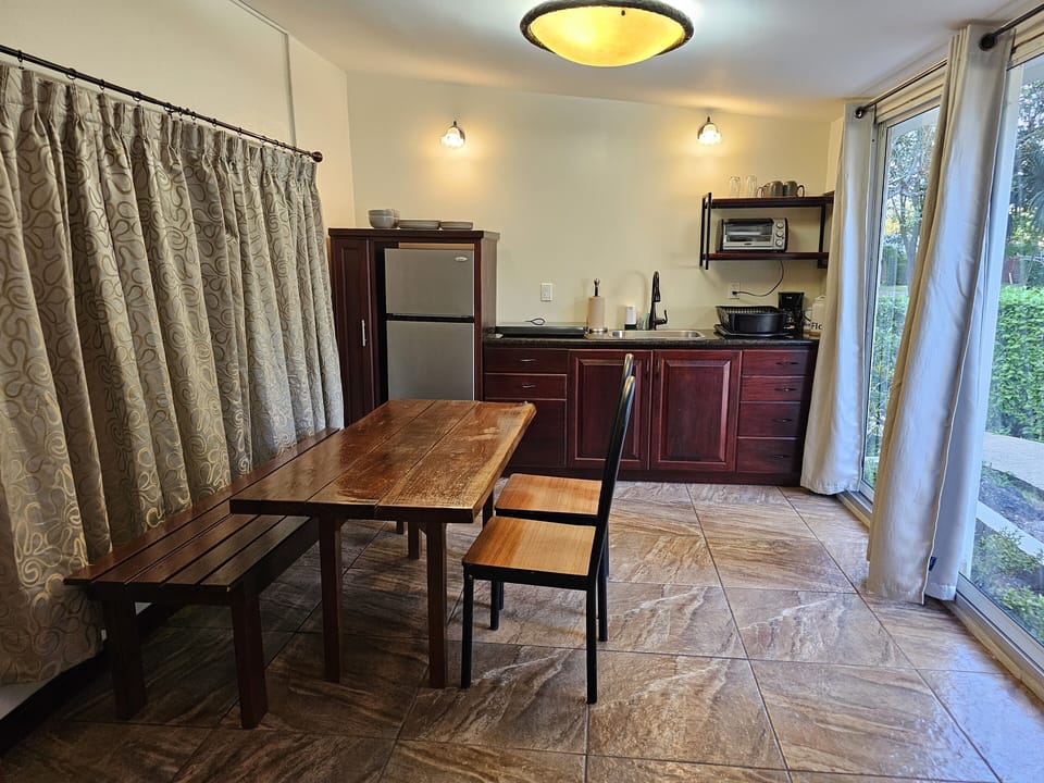 Comfort Cabin, 1 King Bed with Sofa bed, Kitchenette, Pool View | Private kitchenette