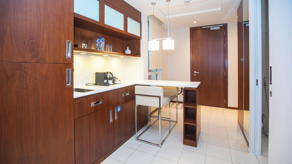 Hypo-allergenic bedding, minibar, in-room safe, desk