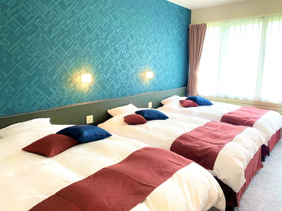 Triple Room, Non Smoking | In-room safe, desk, free WiFi, bed sheets