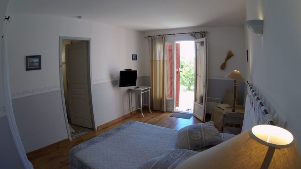 Double Room (La Thymeraie) | Individually decorated, individually furnished, blackout drapes