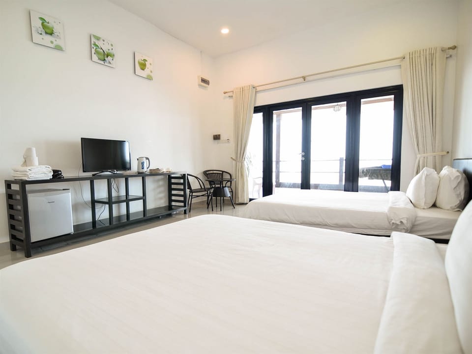 Room, 2 Queen Beds, Ground Floor | Blackout drapes