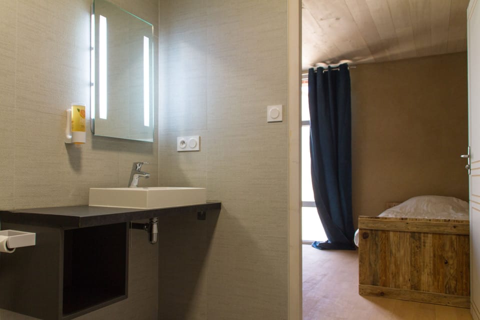 Premium Triple Room, Private Bathroom | Bathroom | Shower, rainfall showerhead, hair dryer, towels