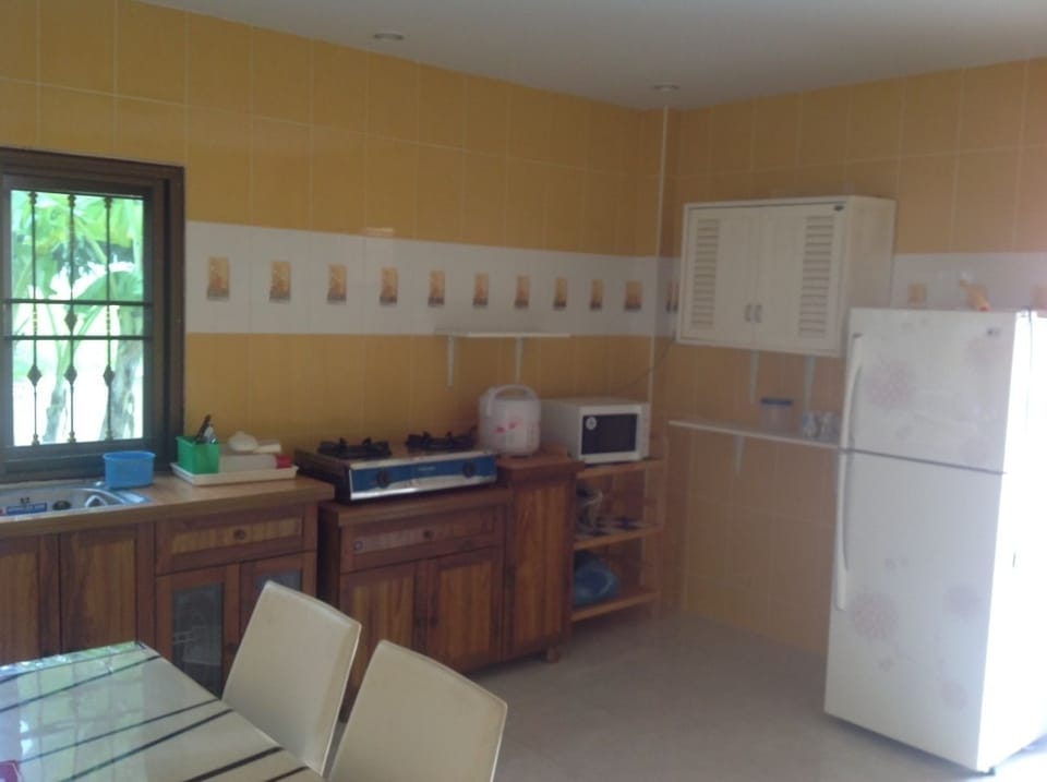 3-Bedroom Deluxe House | Private kitchen | Full-size fridge, microwave, stovetop, electric kettle