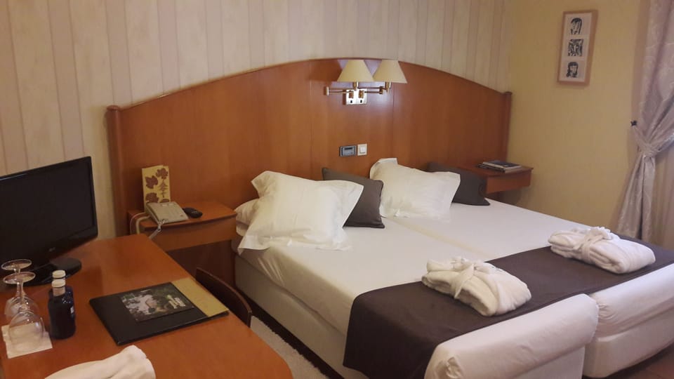 Double Room | In-room safe, desk, free cribs/infant beds, free WiFi