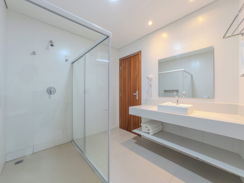 Family Room | Bathroom | Shower, towels