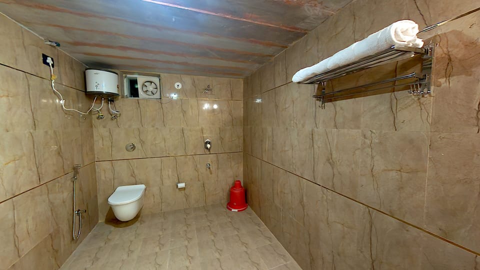 Shower, towels