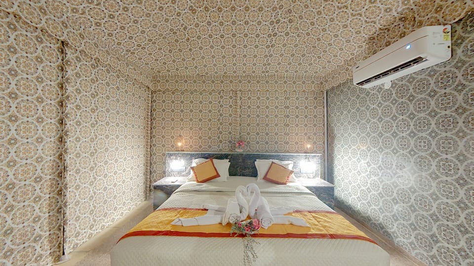 Superior Tent | Desk, laptop workspace, blackout drapes, free WiFi