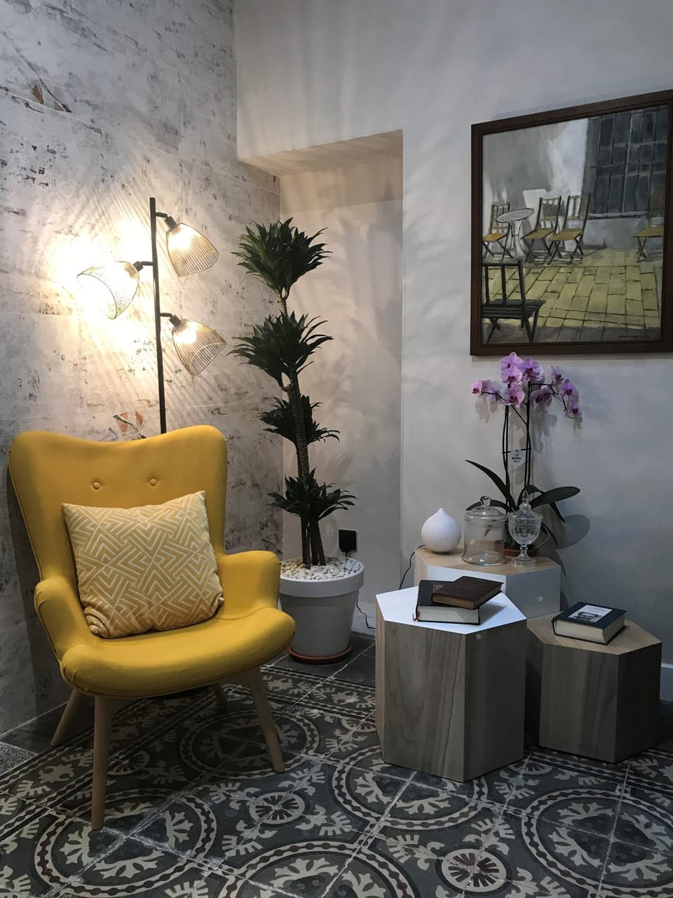 Lobby lounge
