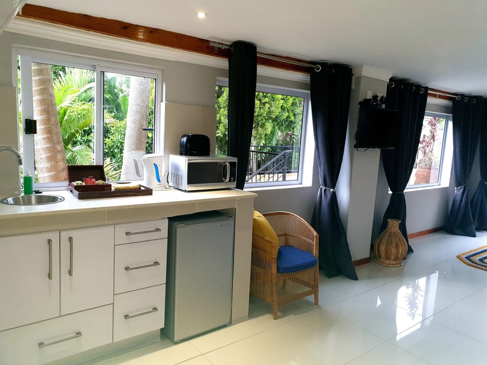 Executive Double or Twin Room, 1 Bedroom | Living area | 40-inch LED TV with satellite channels, TV