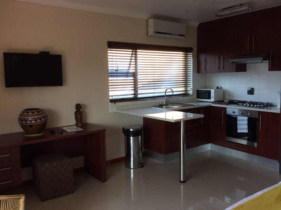 Premium Apartment, 2 Bedrooms | Private kitchen | Coffee/tea maker, fridge, microwave, electric kettle