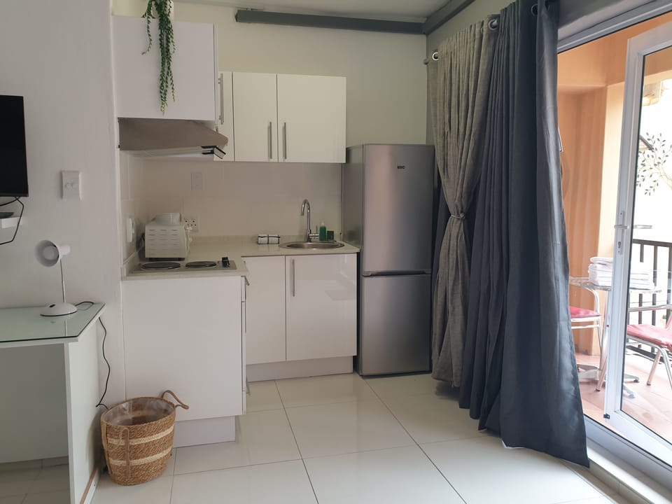 Exclusive Studio Suite, 1 Bedroom, Accessible, Kitchen | Private kitchen | Coffee/tea maker, fridge, microwave, electric kettle