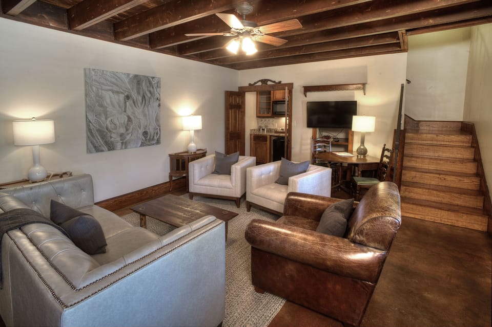 Suite 3 | Living room | 20-inch flat-screen TV with cable channels, TV, fireplace