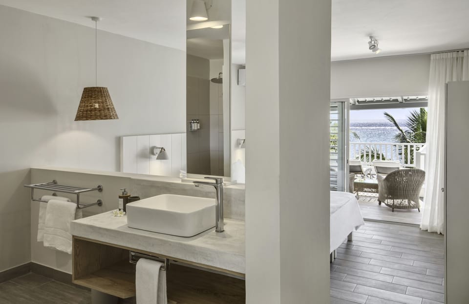 Terrace Ocean View | Bathroom | Shower, free toiletries, hair dryer, towels
