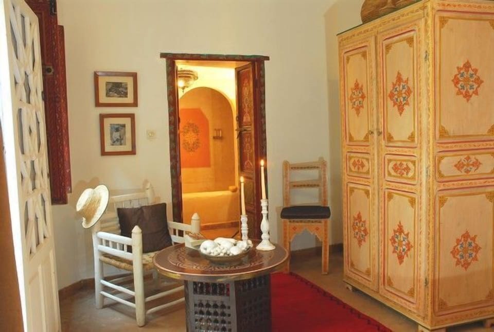 Double Room (Raha) | In-room dining