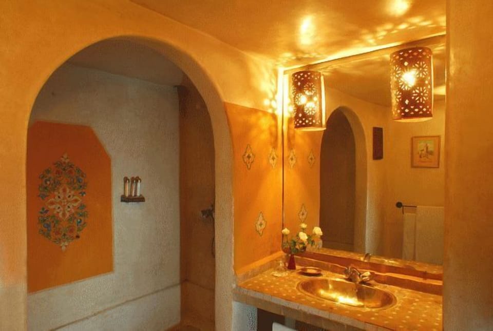 Double Room (Raha) | Bathroom sink