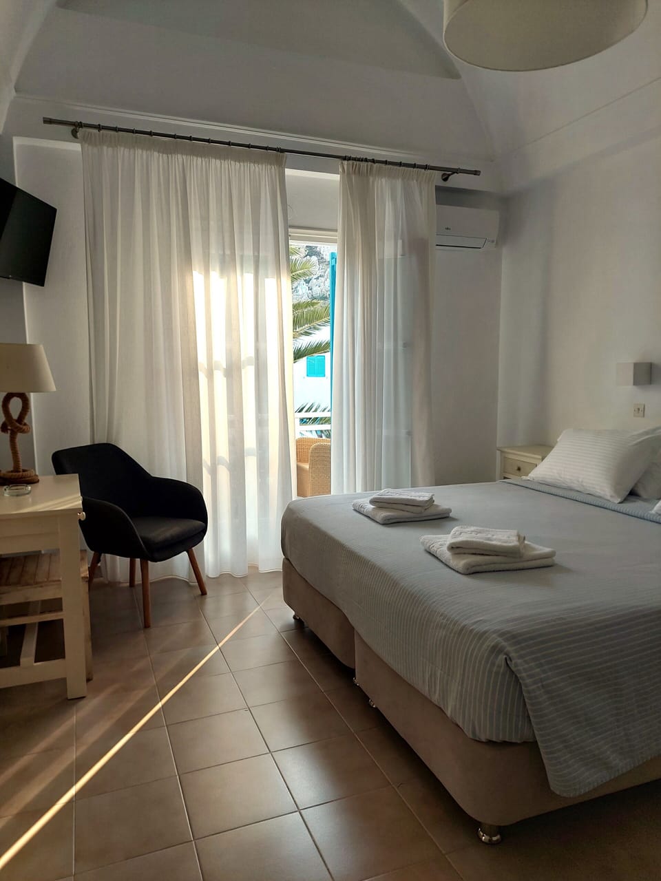 Deluxe Room, Pool View | Minibar, in-room safe, iron/ironing board, free WiFi