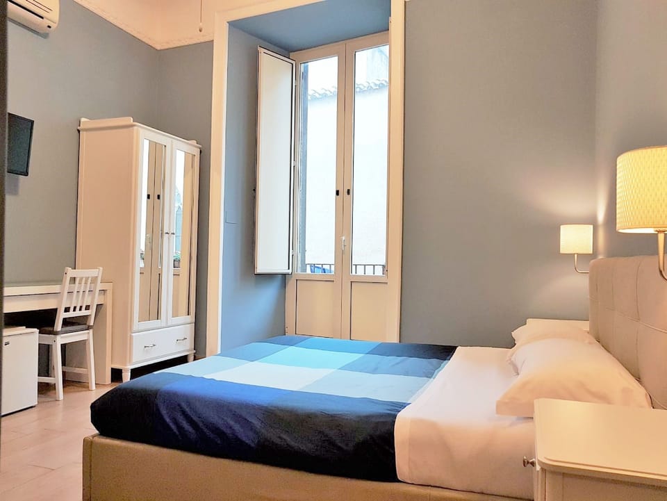 Comfort Double Room | Egyptian cotton sheets, premium bedding, pillowtop beds, minibar