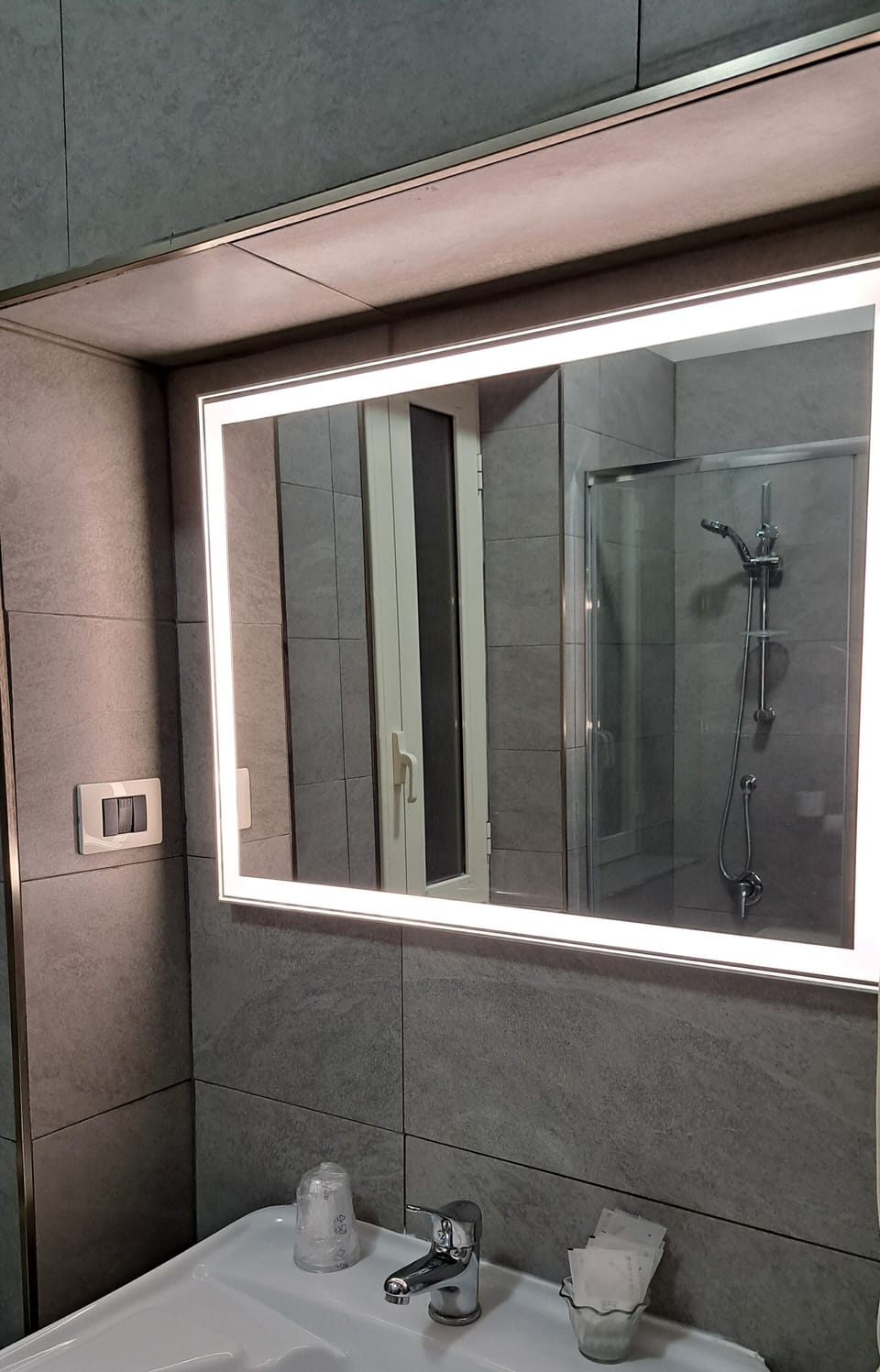 Comfort Double Room | Bathroom | Free toiletries, hair dryer, bidet, towels