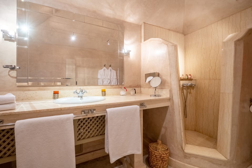 Junior Suite | Egyptian cotton sheets, premium bedding, pillowtop beds, in-room safe