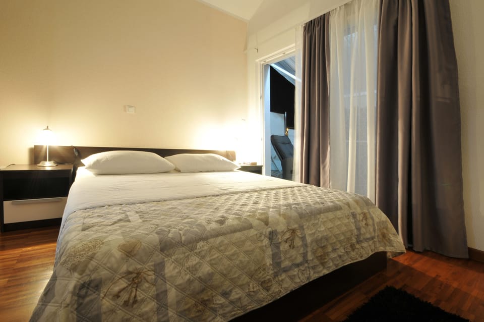 Double Room, Balcony | 1 bedroom, premium bedding, pillowtop beds, in-room safe